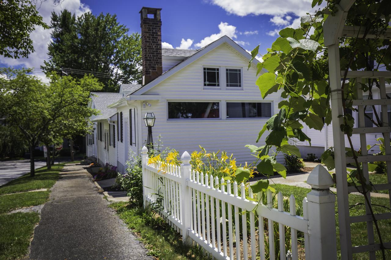 Homestead Inn New Milford Exterior photo